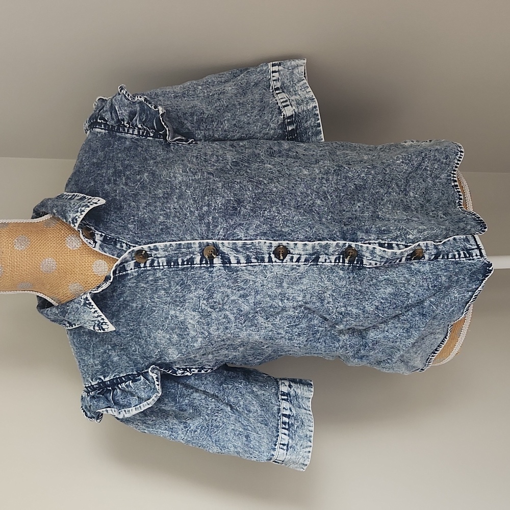 Women's Acid Wash Denim Buttom Down With Ruffled Sleeves Size Large